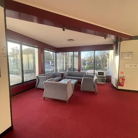 Kyriad Fargeau Ponthierry - Apollonia Hotel